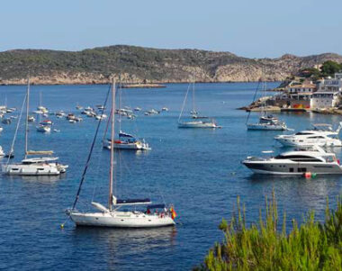 Fondeig il·legal sobre posidonia